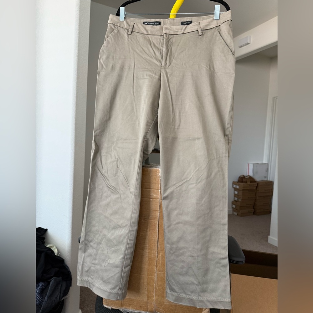 Lee Women's Tan Capris